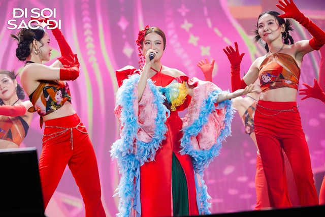 Bắt cận visual Hoàng Thuỳ Linh qua camera thường, 1 chi tiết trên gương mặt gây chú ý- Ảnh 4.