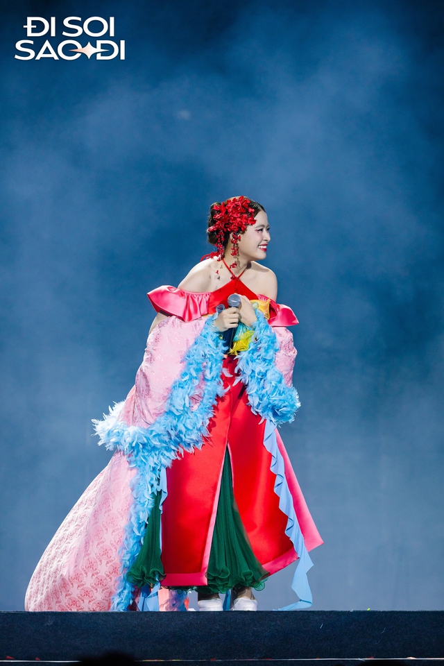 Bắt cận visual Hoàng Thuỳ Linh qua camera thường, 1 chi tiết trên gương mặt gây chú ý- Ảnh 6.