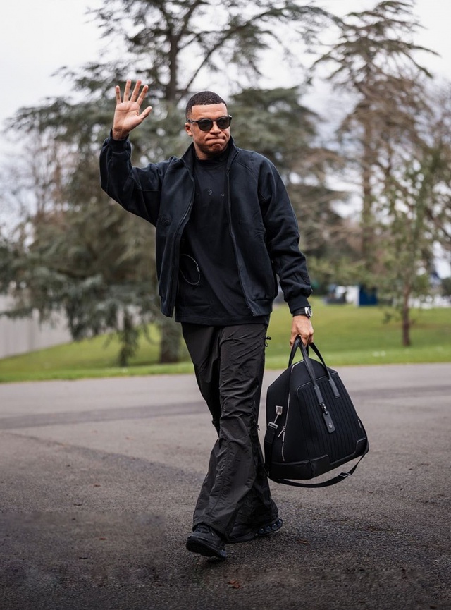 Tìm ra tỷ phú năm 2025 của làng bóng đá thế giới: Ronaldo hay Messi giàu hơn?- Ảnh 4.