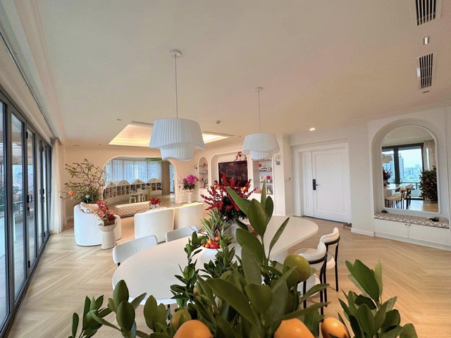 Hoa hậu Việt Nam đầu ti&ecirc;n l&agrave;m d&acirc;u h&agrave;o m&ocirc;n, được chồng chiều như c&ocirc;ng ch&uacute;a, sống đời thượng lưu trong biệt thự hạng sang- Ảnh 5.