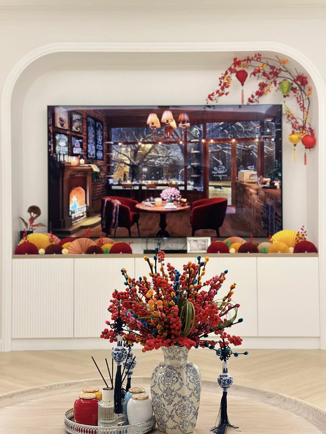 Hoa hậu Việt Nam đầu ti&ecirc;n l&agrave;m d&acirc;u h&agrave;o m&ocirc;n, được chồng chiều như c&ocirc;ng ch&uacute;a, sống đời thượng lưu trong biệt thự hạng sang- Ảnh 9.