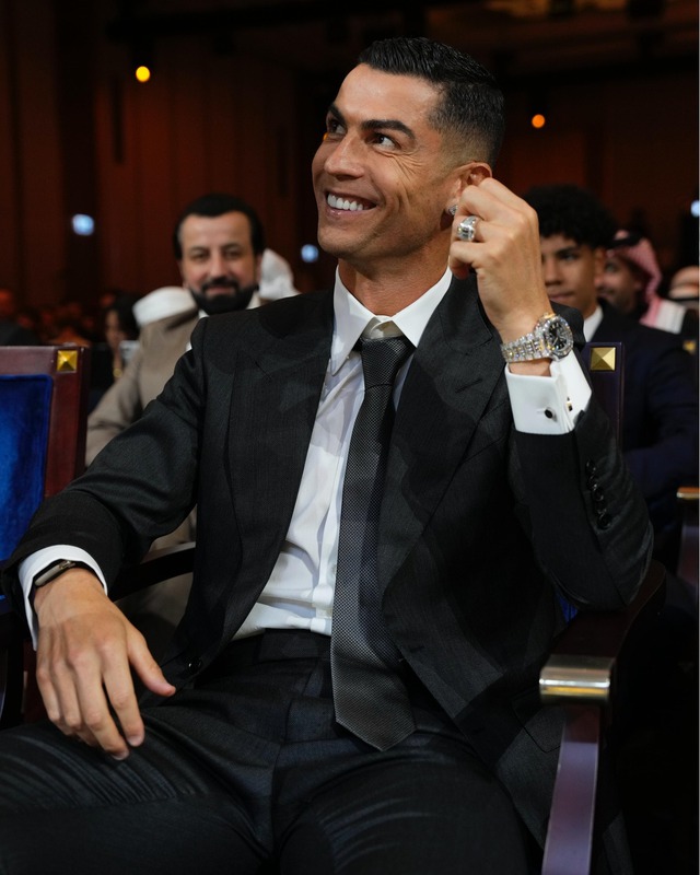 Tìm ra tỷ phú năm 2025 của làng bóng đá thế giới: Ronaldo hay Messi giàu hơn?- Ảnh 1.