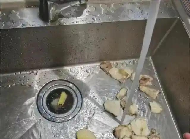 3 sản phẩm quảng cáo tận mây xanh, mua về dùng chỉ muốn khóc ra "tiếng Mán"- Ảnh 2.