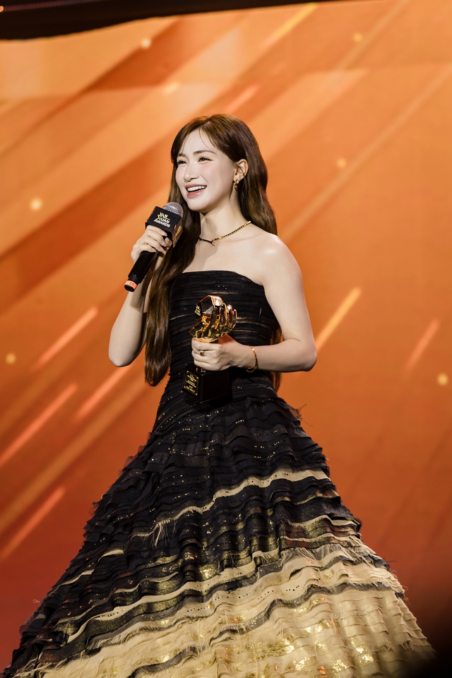 Mỹ Tâm được vinh danh Đại sứ quảng cáo - Thành tựu trọn đời tại Vạn Xuân Awards 2025- Ảnh 4.