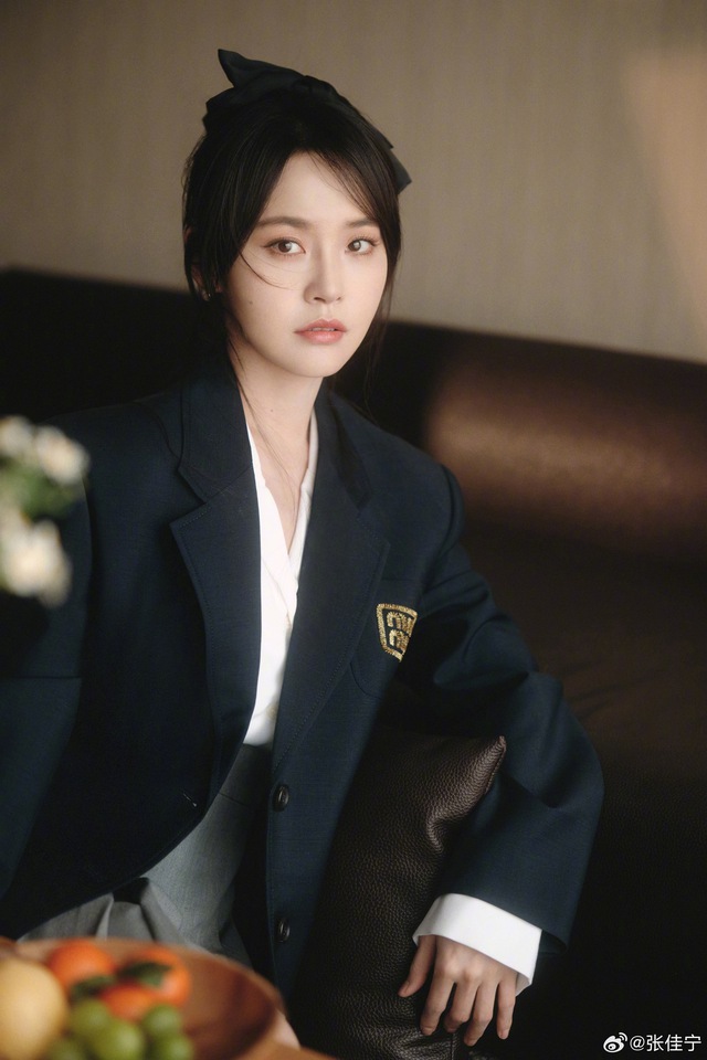 Trương Giai Ninh kiểm tra điện thoại, cãi nhau tay đôi với bạn trai giữa phố- Ảnh 5. Trương Giai Ninh kiểm tra điện thoại, cãi nhau tay đôi với bạn trai giữa phố- Ảnh 5.