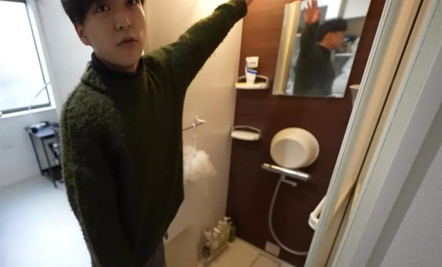 Căn phòng 8m² gây sốc giữa Hồng Kông, nhỏ như hộp diêm nhưng chủ nhân khẳng định: Không muốn xa rời- Ảnh 9. Căn phòng 8m² gây sốc giữa Hồng Kông, nhỏ như hộp diêm nhưng chủ nhân khẳng định: Không muốn xa rời- Ảnh 9.