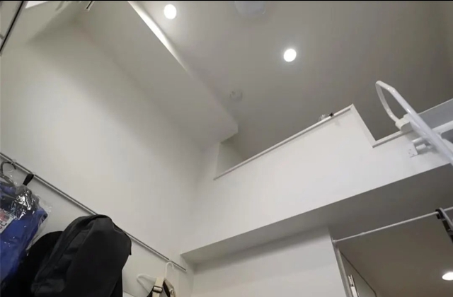 Căn phòng 8m² gây sốc giữa Hồng Kông, nhỏ như hộp diêm nhưng chủ nhân khẳng định: Không muốn xa rời- Ảnh 16. Căn phòng 8m² gây sốc giữa Hồng Kông, nhỏ như hộp diêm nhưng chủ nhân khẳng định: Không muốn xa rời- Ảnh 16.