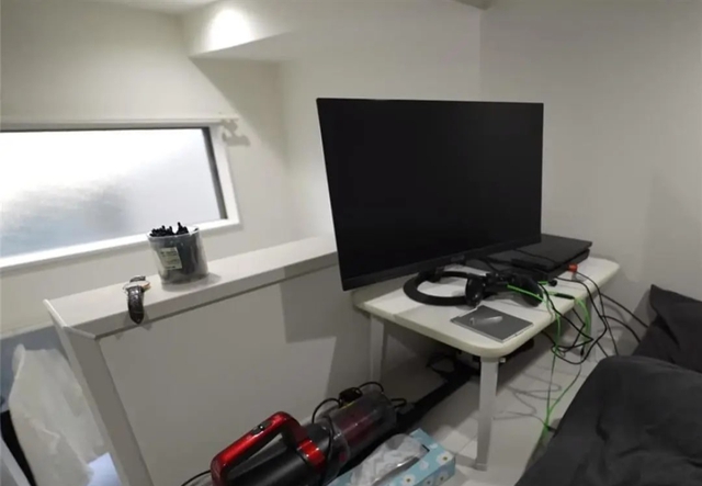 Căn phòng 8m² gây sốc giữa Hồng Kông, nhỏ như hộp diêm nhưng chủ nhân khẳng định: Không muốn xa rời- Ảnh 18. Căn phòng 8m² gây sốc giữa Hồng Kông, nhỏ như hộp diêm nhưng chủ nhân khẳng định: Không muốn xa rời- Ảnh 18.