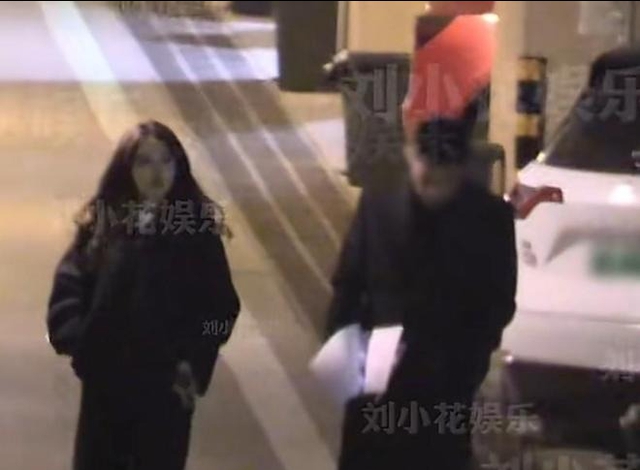 Trương Giai Ninh tỏ thái độ bực dọc, khó chịu ra mặt với bạn trai Trương Giai Ninh tỏ thái độ bực dọc, khó chịu ra mặt với bạn trai