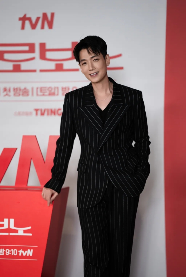 Bỗng tuyên bố sốc về đám cưới với “thiên kim” Sooyoung (SNSD), tài tử Jung Kyung Ho tỏ thái độ này là ý gì đây?- Ảnh 1. Bỗng tuyên bố sốc về đám cưới với “thiên kim” Sooyoung (SNSD), tài tử Jung Kyung Ho tỏ thái độ này là ý gì đây?- Ảnh 1.