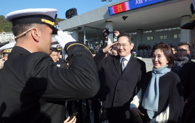 Bức ảnh toát ra "thần thái chaebol" của vợ cũ Chủ tịch Samsung- Ảnh 5.