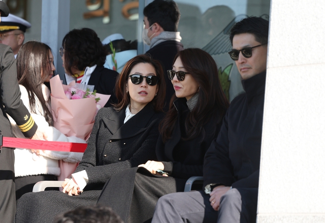 Bức ảnh toát ra "thần thái chaebol" của vợ cũ Chủ tịch Samsung- Ảnh 4.