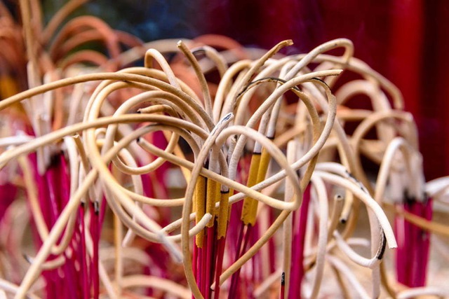 3 dấu hiệu trên bát hương cho thấy gia đình đang được phù hộ- Ảnh 1.