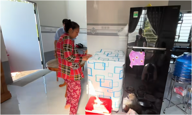 Chú Ba Minh "nhặt vợ" nổi tiếng làm tân gia nhà mới, vợ cũ xuất hiện: Diễn biến hút 1,5 triệu người- Ảnh 6. Chú Ba Minh "nhặt vợ" nổi tiếng làm tân gia nhà mới, vợ cũ xuất hiện: Diễn biến hút 1,5 triệu người- Ảnh 6.