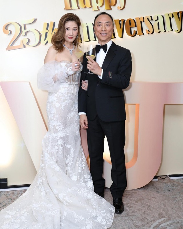 Pha giật chồng chấn động showbiz: Hoa hậu cướp ông xã đại gia của Á hậu ngay trước ngày cưới- Ảnh 5. Pha giật chồng chấn động showbiz: Hoa hậu cướp ông xã đại gia của Á hậu ngay trước ngày cưới- Ảnh 5.