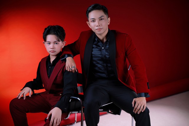 Phan Hiển khoe ảnh với con trai Kubi, tự nhận: "Nhìn không giống 2 cha con"- Ảnh 3.