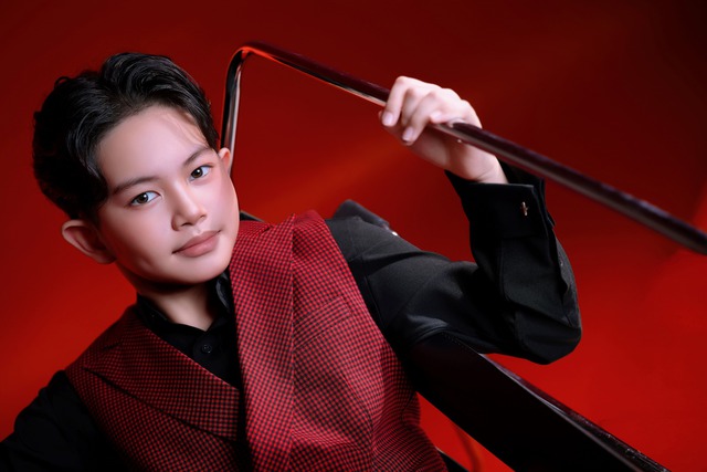 Phan Hiển khoe ảnh với con trai Kubi, tự nhận: "Nhìn không giống 2 cha con"- Ảnh 4.