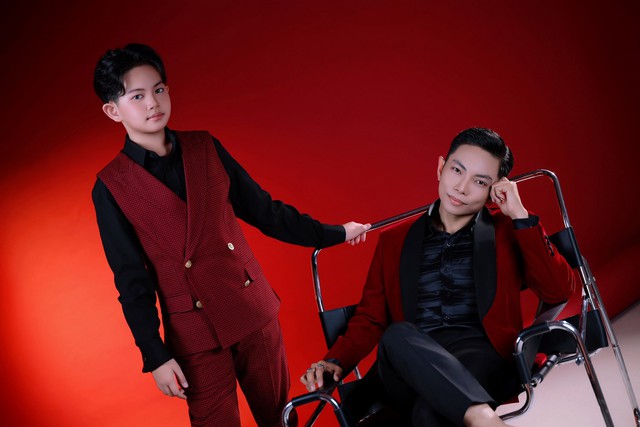 Phan Hiển khoe ảnh với con trai Kubi, tự nhận: "Nhìn không giống 2 cha con"- Ảnh 1.