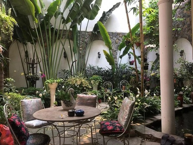 Cơ ngơi đẹp hơn tranh của “phù thuỷ” thiết kế xiêm y Táo Quân- Ảnh 7.