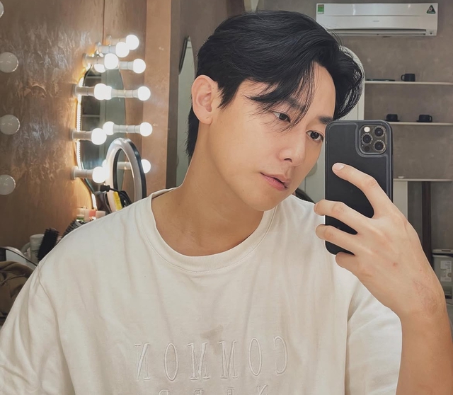 Showbiz Việt có 1 cái tên bí ẩn: Đang đẹp trai lẫy lừng bỗng trở nên hốc hác rồi cạo đầu, giờ sống ra sao?- Ảnh 1.