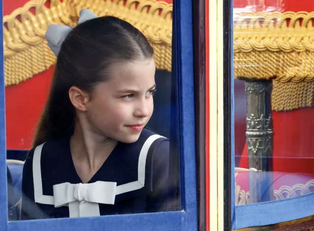 Vì sao Công chúa Charlotte 10 tuổi vẫn chưa được đội vương miện, dù là "bản sao" quyền lực của Nữ hoàng Anh?- Ảnh 1. Vì sao Công chúa Charlotte 10 tuổi vẫn chưa được đội vương miện, dù là "bản sao" quyền lực của Nữ hoàng Anh?- Ảnh 1.