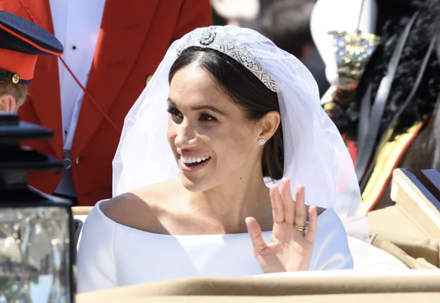 Vì sao Công chúa Charlotte 10 tuổi vẫn chưa được đội vương miện, dù là "bản sao" quyền lực của Nữ hoàng Anh?- Ảnh 2. Vì sao Công chúa Charlotte 10 tuổi vẫn chưa được đội vương miện, dù là "bản sao" quyền lực của Nữ hoàng Anh?- Ảnh 2.