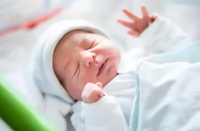 Trẻ sơ sinh rốt cuộc "sợ lạnh" hay "sợ nóng"? Cha mẹ cần biết sớm, đừng đoán mò nữa!- Ảnh 1. Trẻ sơ sinh rốt cuộc "sợ lạnh" hay "sợ nóng"? Cha mẹ cần biết sớm, đừng đoán mò nữa!- Ảnh 1.