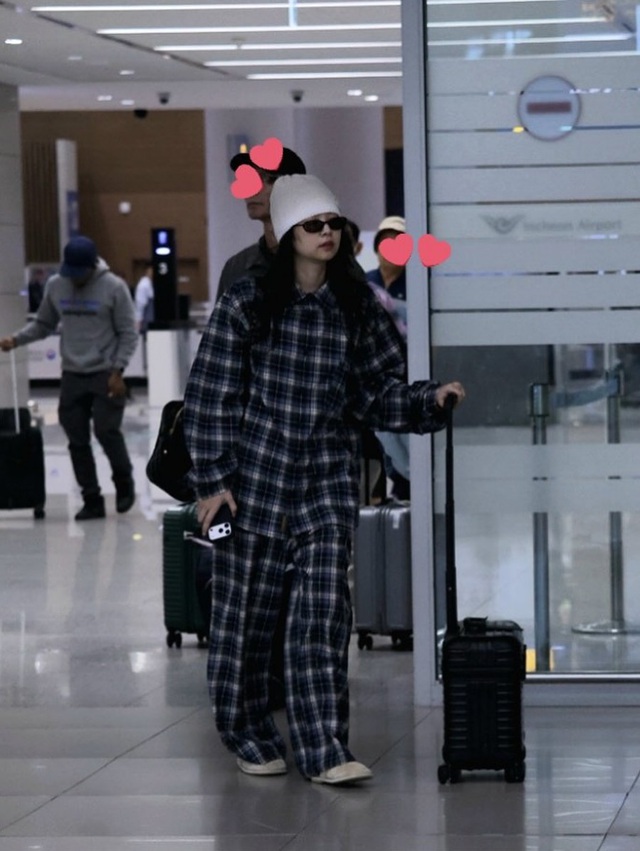 Nam thần đẹp nhất thế giới tự đăng ảnh hẹn hò Jennie (BLACKPINK), “nửa kín nửa hở” khiến MXH nổ tung?- Ảnh 4.