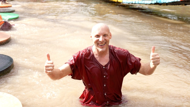 Ông bố Tây cùng con trai quậy tưng chương trình "Cha con vạn dặm"- Ảnh 5. Ông bố Tây cùng con trai quậy tưng chương trình "Cha con vạn dặm"- Ảnh 5.