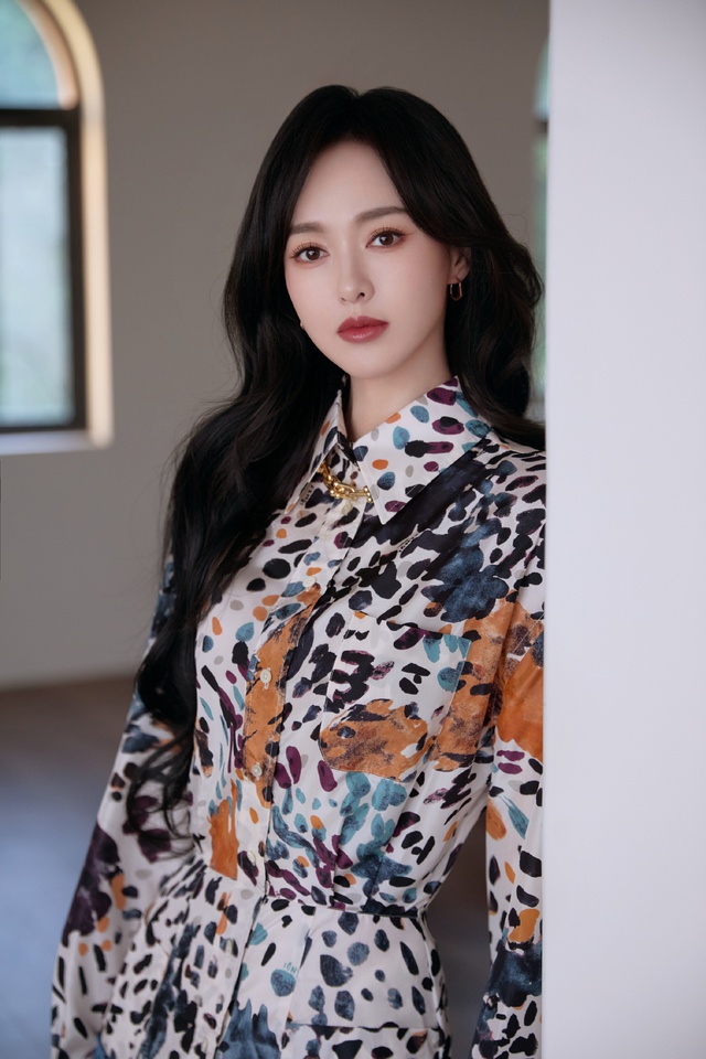 Cbiz nổ drama cuối năm: "Tóm" chồng Đường Yên đưa gái lạ ra mắt mẹ đẻ, thêm 1 minh tinh bị "cắm sừng" đau đớn?- Ảnh 5.