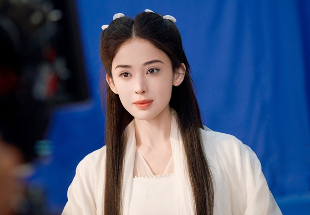 Ở đâu ra Tiểu Long Nữ thế hệ mới đẹp hơn cả Lưu Diệc Phi thế này, visual đúng chuẩn tuyệt tác trần gian- Ảnh 2.