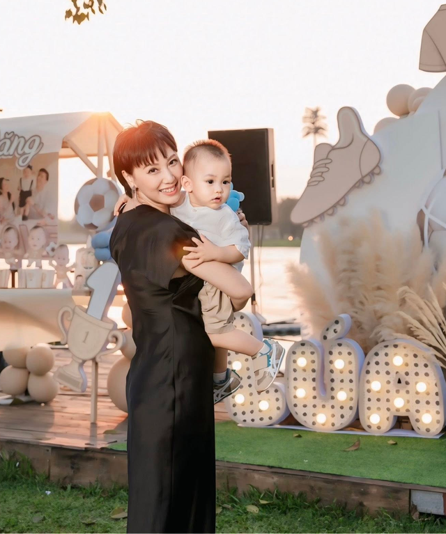 Mẹ Doãn Hải My U50 khoe visual trẻ đẹp bất bại ngày cuối năm, thần thái sang chuẩn "mẹ vợ" hot nhất làng bóng đá- Ảnh 4.