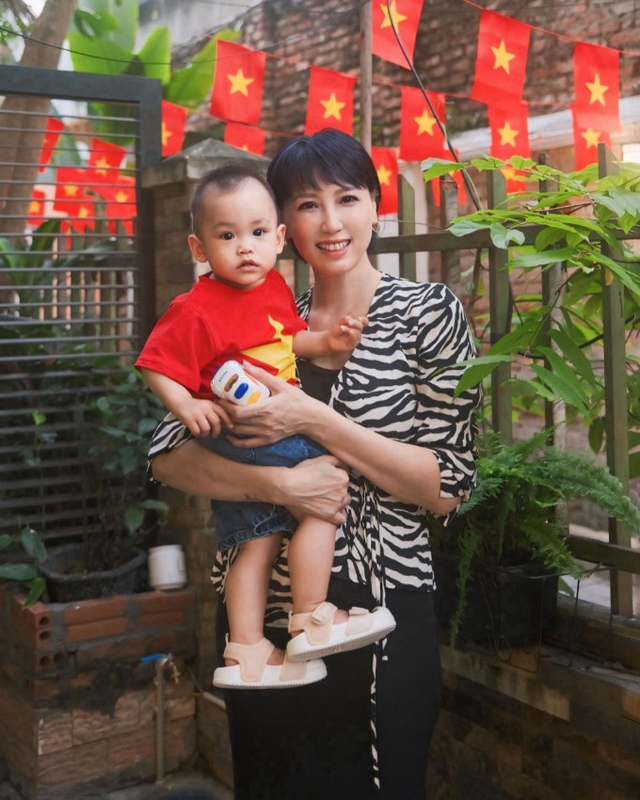 Mẹ Doãn Hải My U50 khoe visual trẻ đẹp bất bại ngày cuối năm, thần thái sang chuẩn "mẹ vợ" hot nhất làng bóng đá- Ảnh 5.