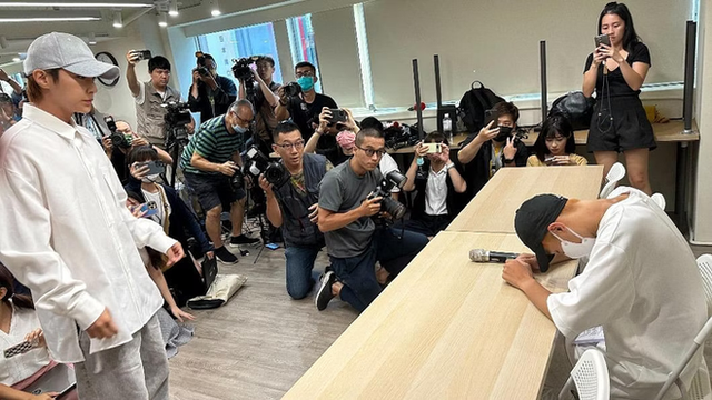 Trai đẹp quốc dân tình sử hẹn hò 150 người- Ảnh 4. Trai đẹp quốc dân tình sử hẹn hò 150 người- Ảnh 4.