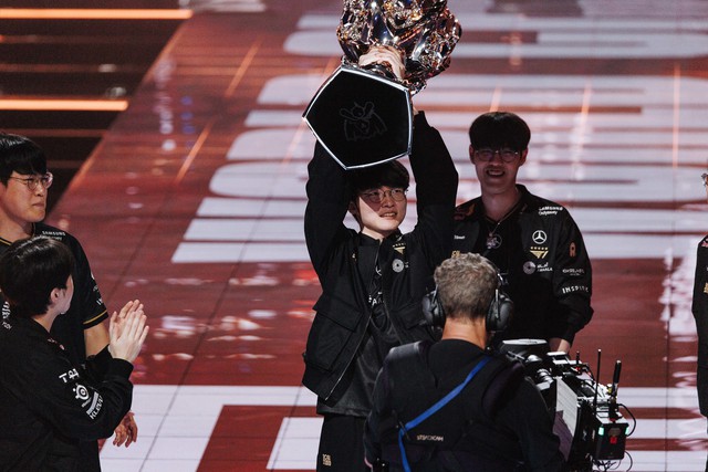 Nhan sắc của Faker có vẻ ngày càng tỷ lệ thuận với thành công và tầm ảnh hưởng của anh