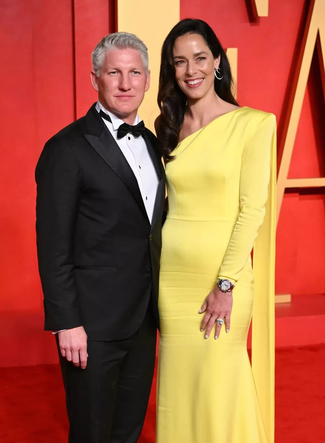 Ngôi sao tennis xinh đẹp tuyệt trần nộp đơn ly hôn huyền thoại MU vì bị "cắm sừng"- Ảnh 1.