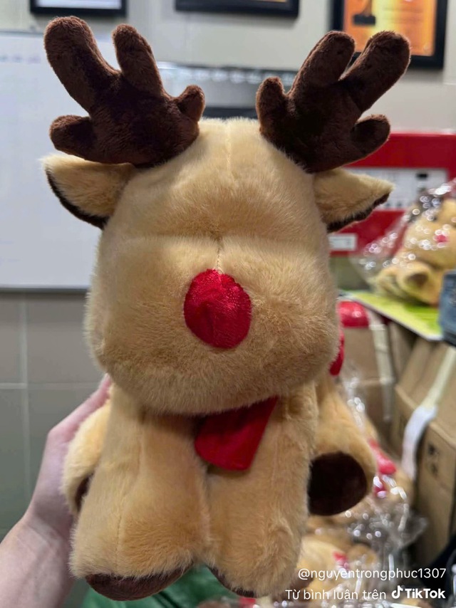 Hàng loạt khách đòi "bắt đền" Jollibee sau khi săn tuần lộc Noel- Ảnh 3. Hàng loạt khách đòi "bắt đền" Jollibee sau khi săn tuần lộc Noel- Ảnh 3.