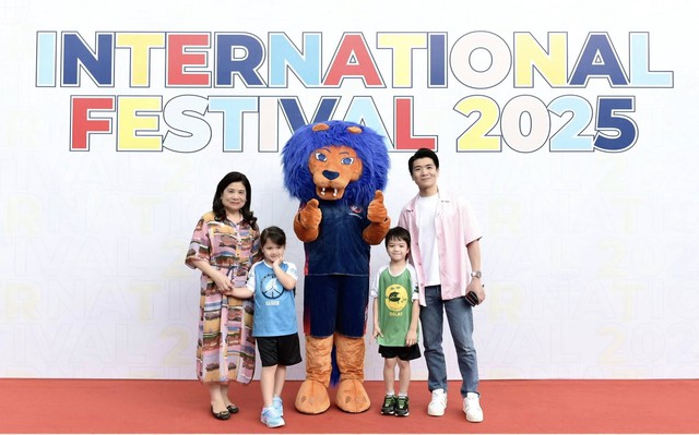 "Cậu ấm cô chiêu" nhà bầu Hiển-cháu Đỗ Mỹ Linh học trường quốc tế 700 triệu/năm, nói tiếng Anh như Tây gây sốt MXH- Ảnh 2. "Cậu ấm cô chiêu" nhà bầu Hiển-cháu Đỗ Mỹ Linh học trường quốc tế 700 triệu/năm, nói tiếng Anh như Tây gây sốt MXH- Ảnh 2.