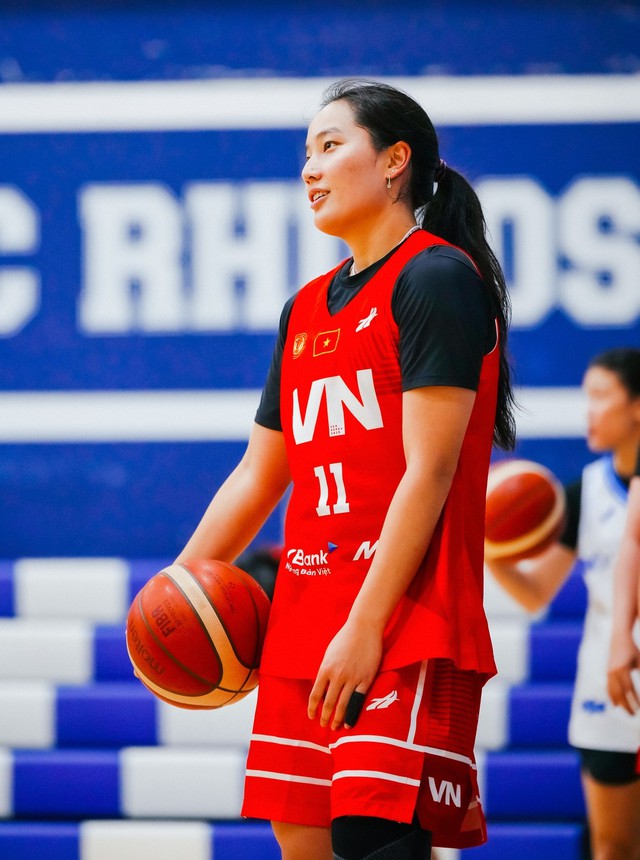 Chị em song sinh khoe visual sáng bừng cùng tuyển bóng rổ Việt Nam chuẩn bị cho SEA Games 33- Ảnh 3.