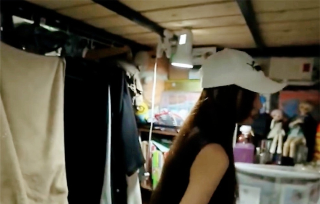 Căn phòng 6m² bóc trần sự thật tàn nhẫn về cuộc sống người trẻ ở Hồng Kông- Ảnh 6.