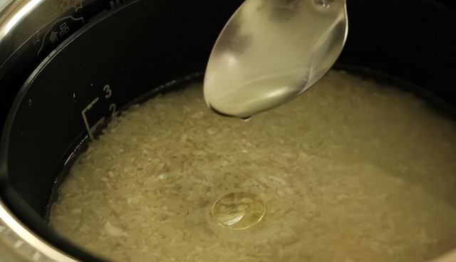 Nấu cơm đừng chỉ cho nước: Thêm đúng 2 thứ này, cơm dẻo ngon gấp 10- Ảnh 3.