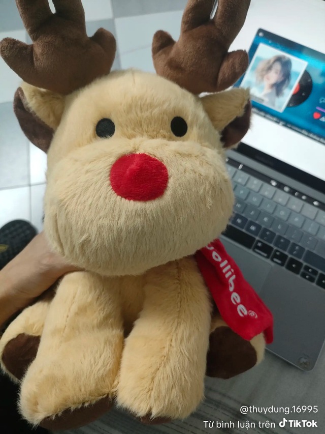 Hàng loạt khách đòi "bắt đền" Jollibee sau khi săn tuần lộc Noel- Ảnh 10. Hàng loạt khách đòi "bắt đền" Jollibee sau khi săn tuần lộc Noel- Ảnh 10.