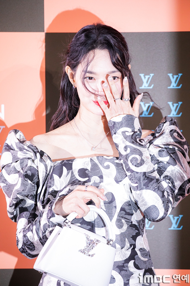 Shin Min Ah khóc giữa sự kiện, đám cưới với Kim Woo Bin có biến?- Ảnh 1. Shin Min Ah khóc giữa sự kiện, đám cưới với Kim Woo Bin có biến?- Ảnh 1.