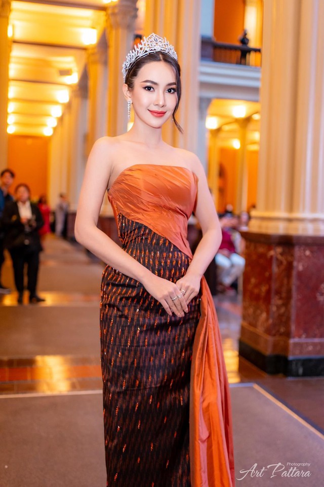 Lộ diện 11 hoa hậu, á hậu Thái Lan cầm biển dẫn đoàn ở lễ khai mạc SEA Games 33- Ảnh 10.