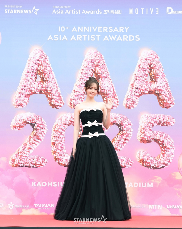 Siêu thảm đỏ AAA 2025: "Công chúa" Jang Won Young so kè visual Yoona - IU, Park Bo Gum hóa "bạch mã hoàng tử"- Ảnh 5. Siêu thảm đỏ AAA 2025: "Công chúa" Jang Won Young so kè visual Yoona - IU, Park Bo Gum hóa "bạch mã hoàng tử"- Ảnh 5.