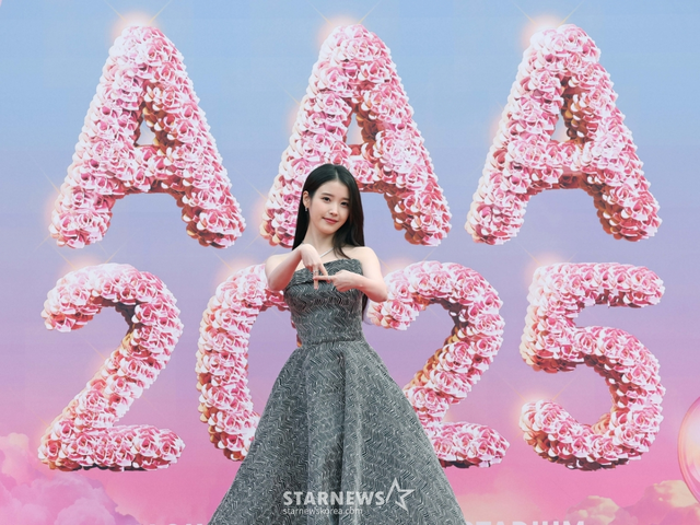 Siêu thảm đỏ AAA 2025: "Công chúa" Jang Won Young so kè visual Yoona - IU, Park Bo Gum hóa "bạch mã hoàng tử"- Ảnh 3. Siêu thảm đỏ AAA 2025: "Công chúa" Jang Won Young so kè visual Yoona - IU, Park Bo Gum hóa "bạch mã hoàng tử"- Ảnh 3.