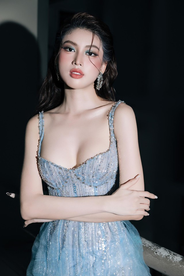 Đã tìm ra mỹ nhân soán ngôi "trắng như Ngọc Trinh": Da phát sáng, bóng lưng mới kinh ngạc- Ảnh 5. Đã tìm ra mỹ nhân soán ngôi "trắng như Ngọc Trinh": Da phát sáng, bóng lưng mới kinh ngạc- Ảnh 5.