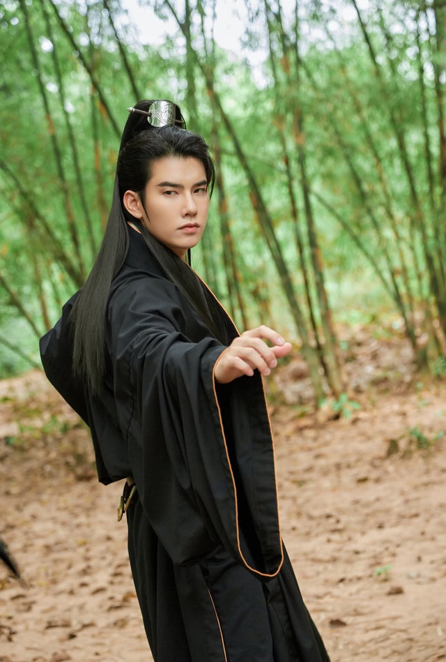 5 mỹ nam cổ trang đẹp nhất Việt Nam: Quốc Anh xếp sau ISAAC, hạng 1 chiếm hết sự hoàn hảo trên đời- Ảnh 2. 5 mỹ nam cổ trang đẹp nhất Việt Nam: Quốc Anh xếp sau ISAAC, hạng 1 chiếm hết sự hoàn hảo trên đời- Ảnh 2.