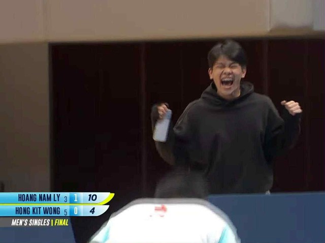 Lý Hoàng Nam rạng rỡ mang cúp vô địch PPA Tour Asia về nước, hội ngộ bà xã xinh đẹp tại sân bay- Ảnh 6. Lý Hoàng Nam rạng rỡ mang cúp vô địch PPA Tour Asia về nước, hội ngộ bà xã xinh đẹp tại sân bay- Ảnh 6.