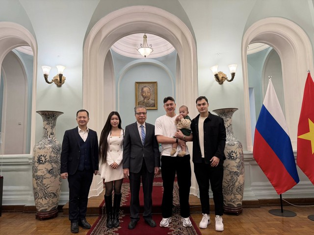 Quý tử nhà thủ môn Lâm Tây - Yến Xuân chiếm spotlight, sinh ra từ vạch đích, visual lại đáng yêu quá đỗi- Ảnh 2. Quý tử nhà thủ môn Lâm Tây - Yến Xuân chiếm spotlight, sinh ra từ vạch đích, visual lại đáng yêu quá đỗi- Ảnh 2.